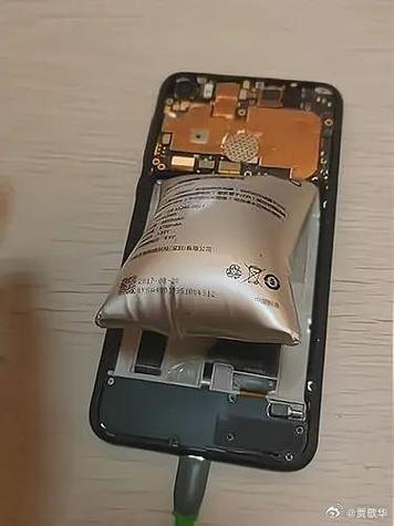 手机电池鼓包了还能修复吗