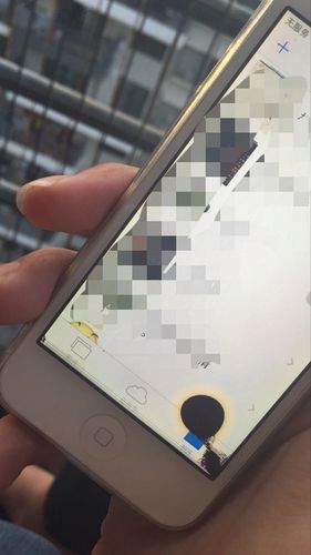 手机屏幕有黑斑是什么原因
