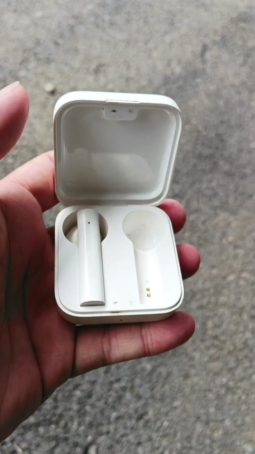 蓝牙耳机开盖不亮