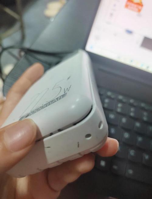 充电宝裂了可以拆扔掉吗