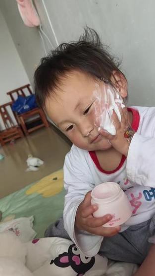 不擦香香的小朋友