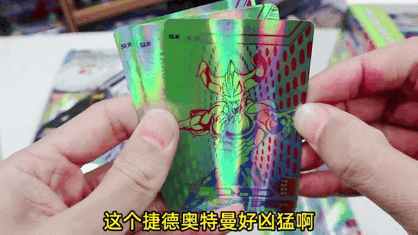拆10元奥特曼卡片视频图标