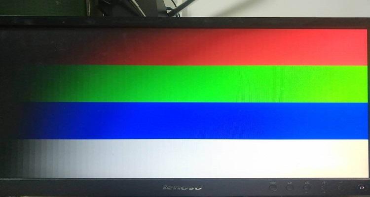 显示屏出现红的,白的,蓝的