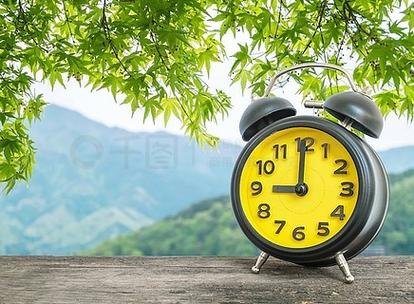 定个九点闹钟