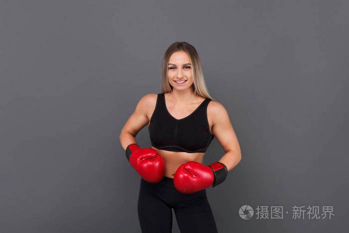 体育生在健身房怎么训练图标