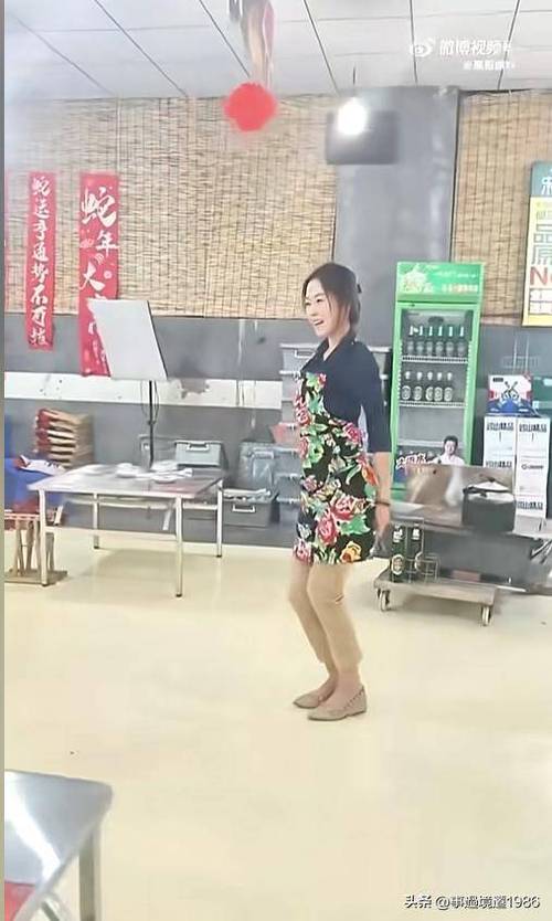 烧烤摊老板娘红椅子是谁