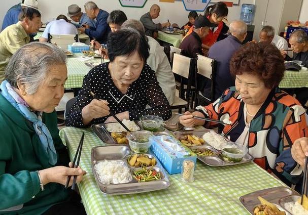 爷爷奶奶经营食堂