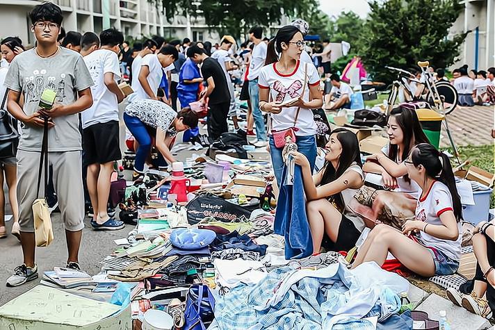 摆地摊找谁租摊位