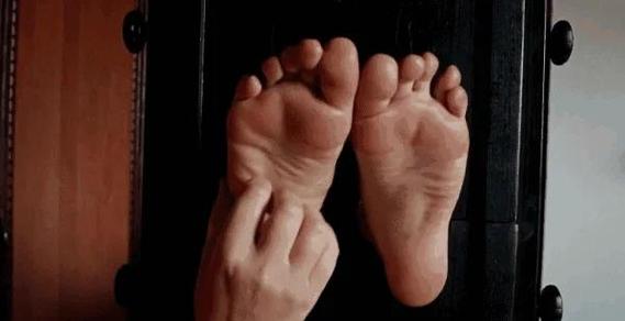 笑刑固定手脚